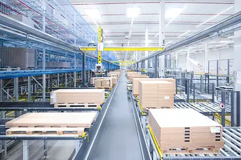 SSI Flat Packlapos áruk komissiózása portálrobotokkal
