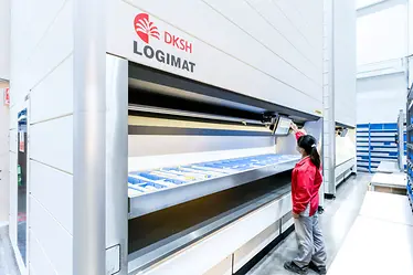 SSI LOGIMAT vertikális tárolóautomata a DKSH-nál- komissiózási folyamat